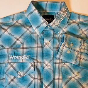 Wrangler® MEN'S TURQUOISE LOGO MEDIUM PLAID LONG SLEEVE WESTERN SHIRT YOKES